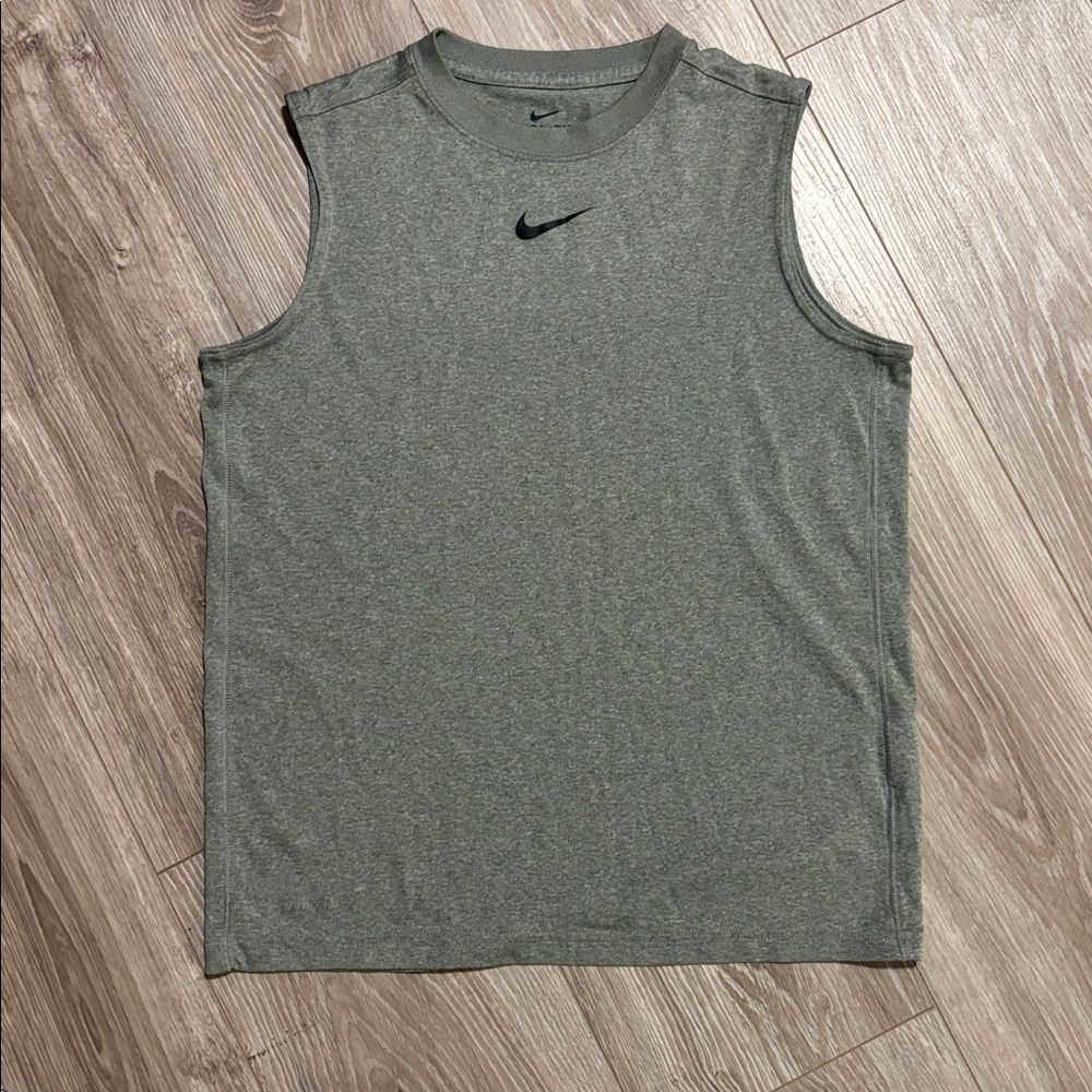 Nike Heather Gray Sleeveless Tank top boys medium